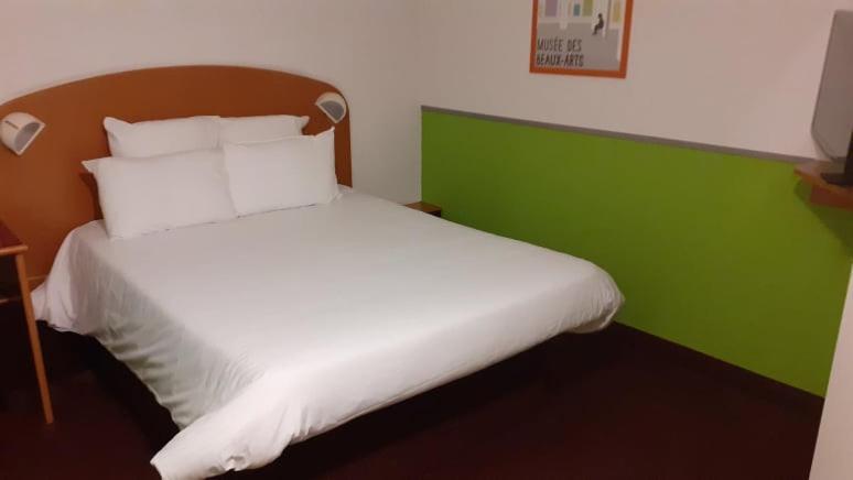 Quick Palace Nantes La Beaujoire מראה חיצוני תמונה A room at the hotel